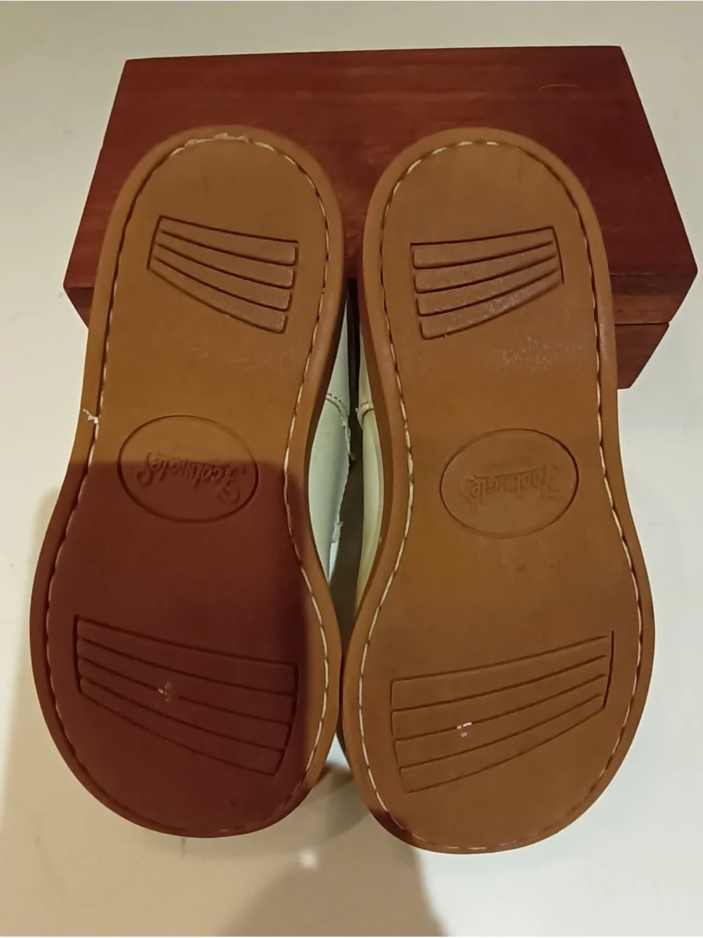 Footmates Classic Kids T-Strap Mary Jane Shoes in Cream size 8.5M